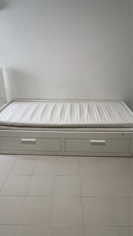 Cama IKEA Brimnes