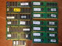 Várias memórias RAM antigas