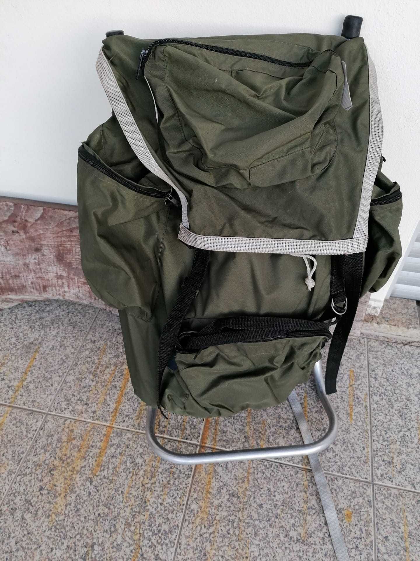 Vendo mochila em excelente estado