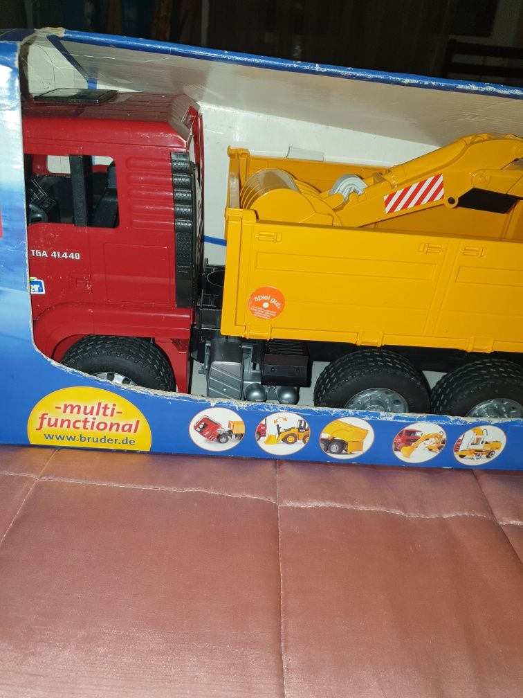 Игрушка Bruder самосвал MAN с экскаватором Liebherr
