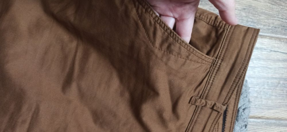 Brązowe męskie spodnie materiałowe