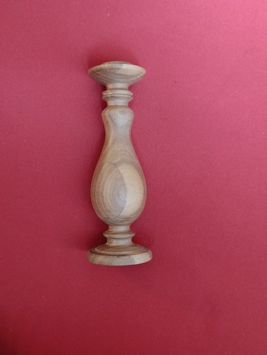 Świecznik drewniany toczony