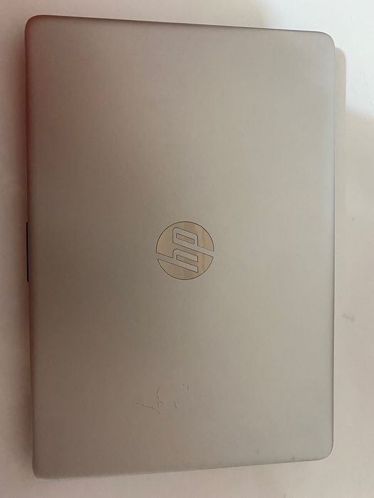 HP portátil prateado