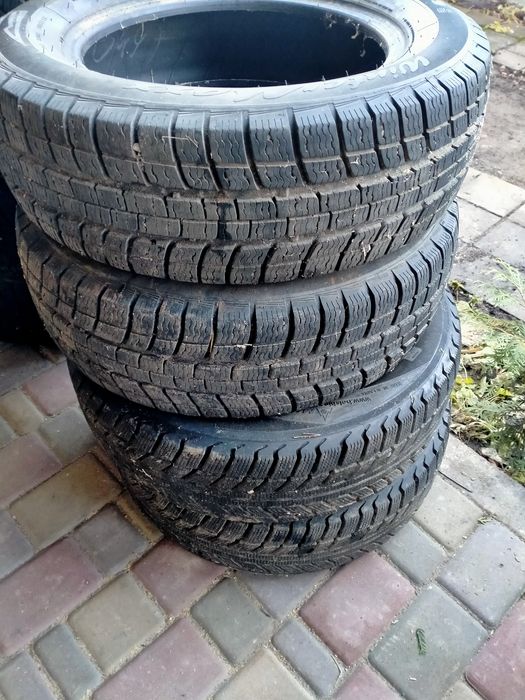 Шини зимові в гарному стані