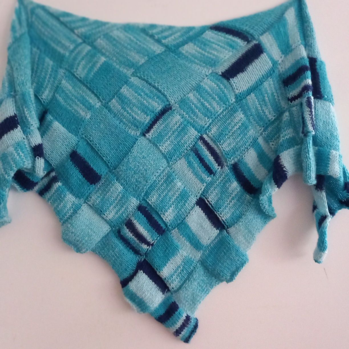 Komplet chusta zrobiona na drutach wzór Entrelac i czapka beanie
