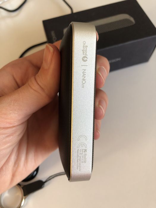 Бездротова колонка з мікрофоном