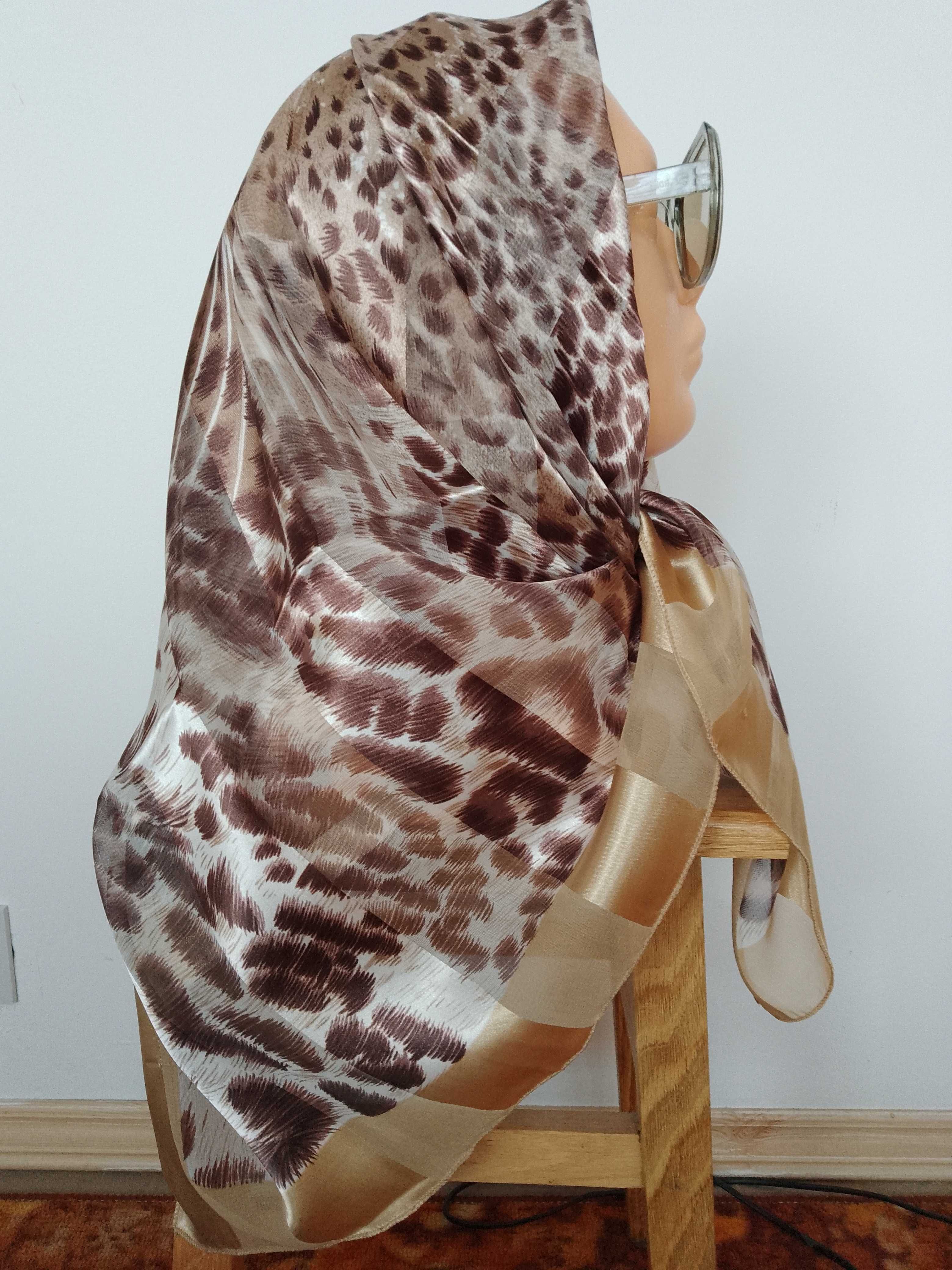 Chusta duża z tygrysem 100x102 cm