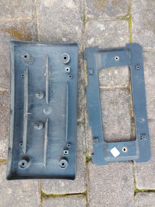 подіум під номерний знак