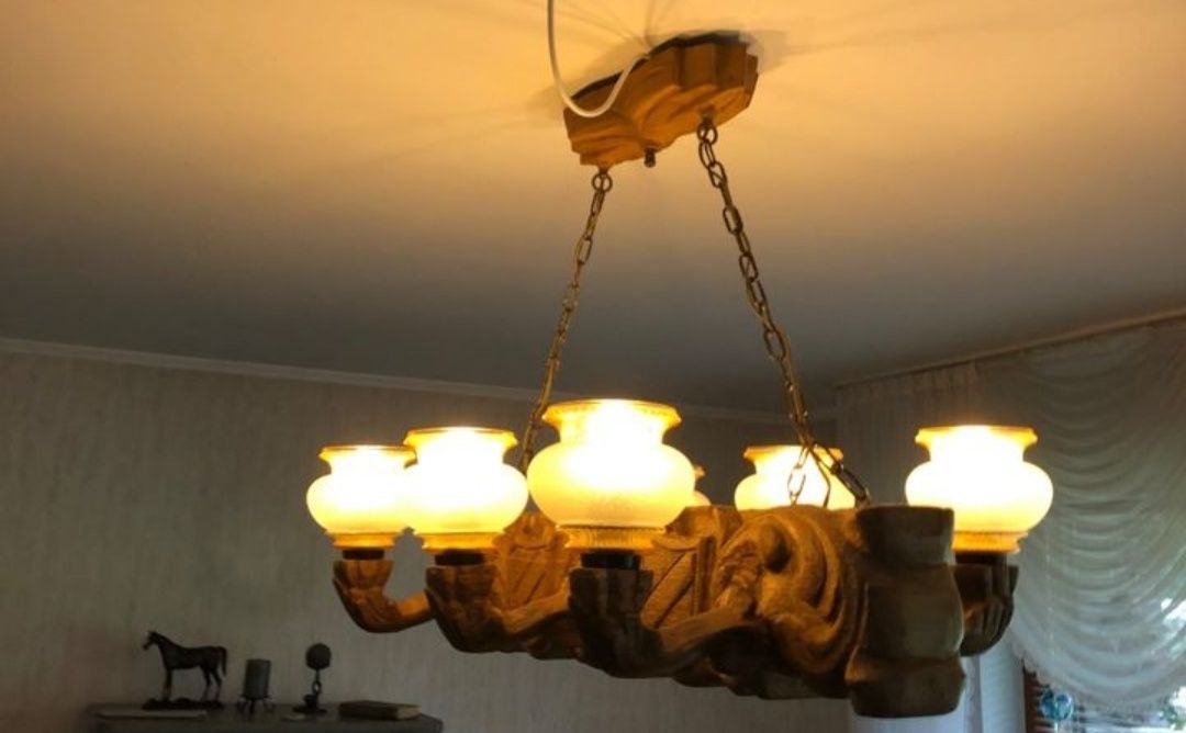 Lampa wisząca belka rzeźbiona DDR PRL