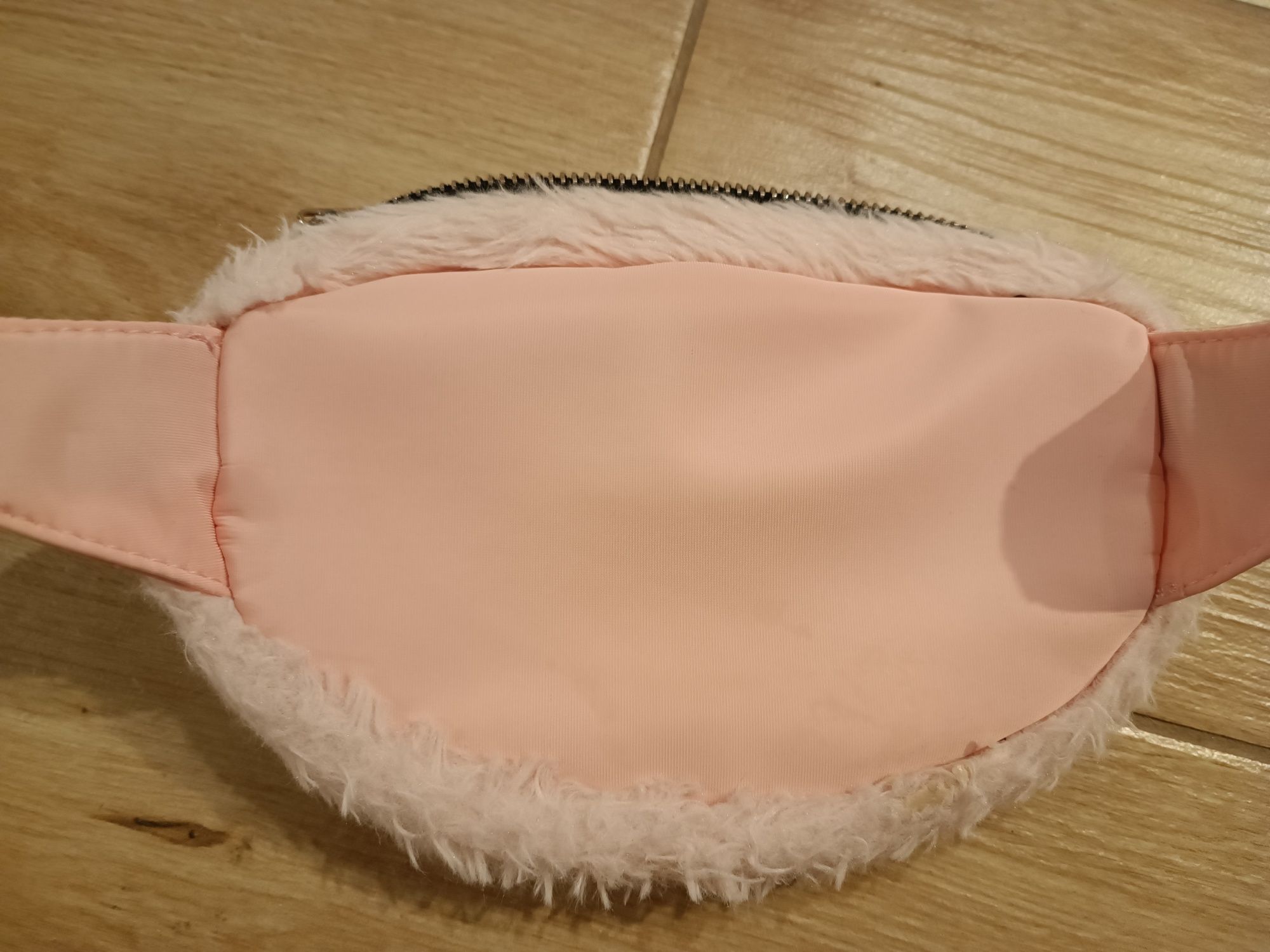 Saszetka piórnik kosmetyczka z futerkiem