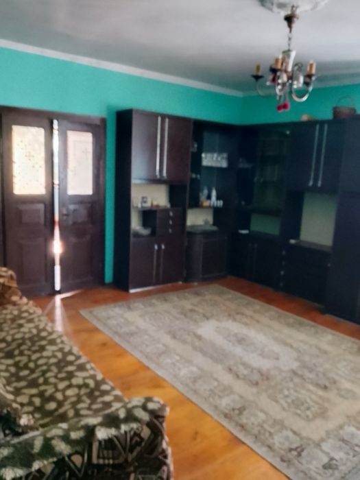 Продаж житлового будинку з великою ділянкою у центрі Куликова!