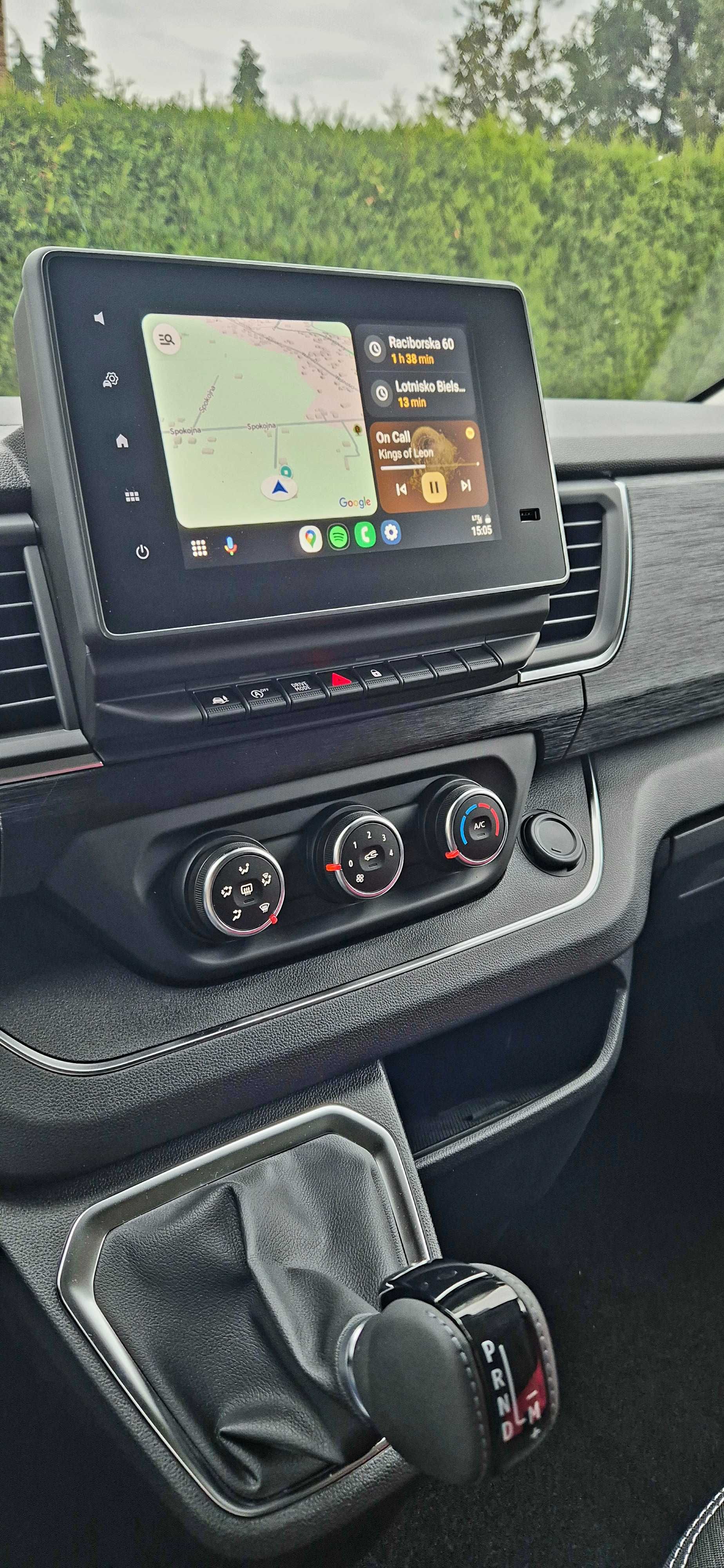 Wynajem Busa bus Renault Trafic 9 osobowy NOWY Automat Jastrzębie Żory