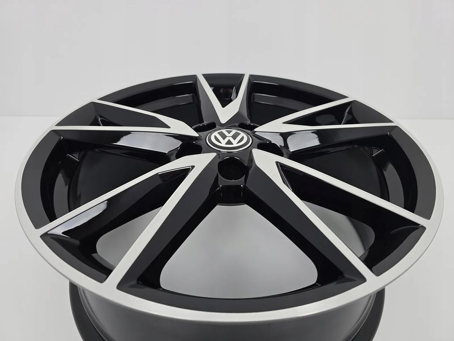 FABRYCZNIE NOWE Felgi 18" Volkswagen Golf Touran Passat Tiguan T-Roc