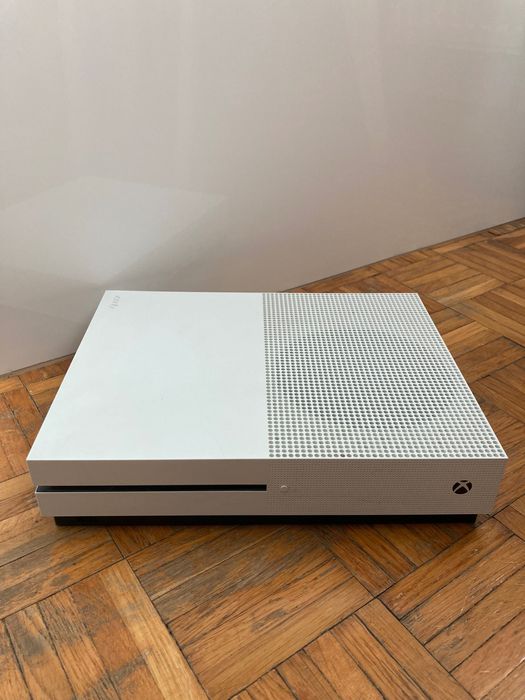 XBOX One S 1 TB + kierownica Thrustmaster Ferrari 458 Spider (+stojak)