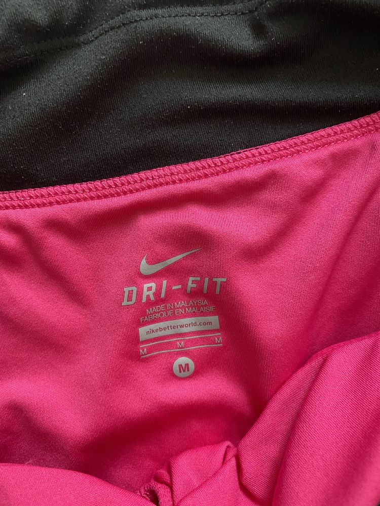 Спортивні жіночі шорти Nike