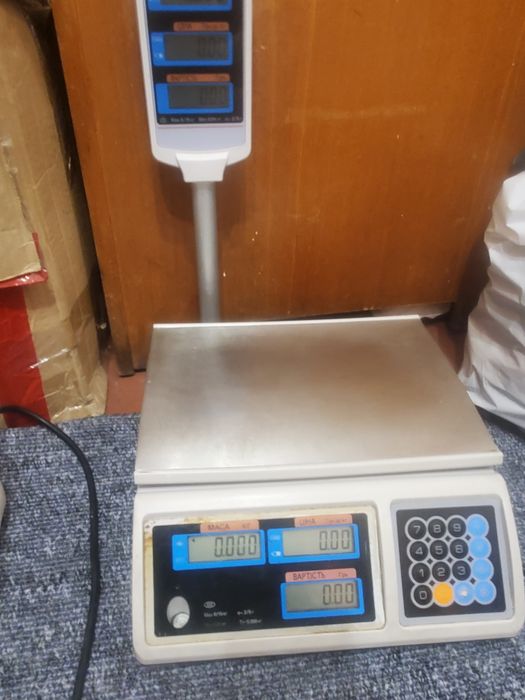 Весы напольные в хор. сост