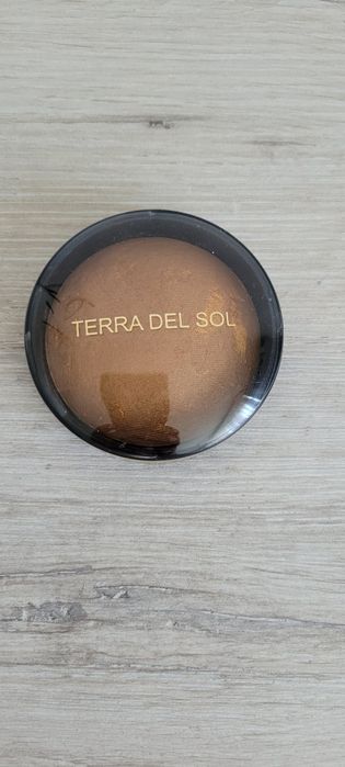 Brązer do twarzy, róż