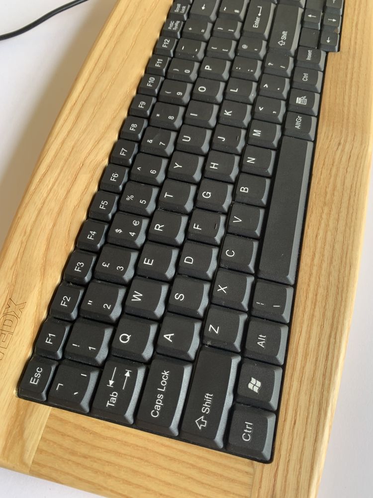 Teclado de madeira