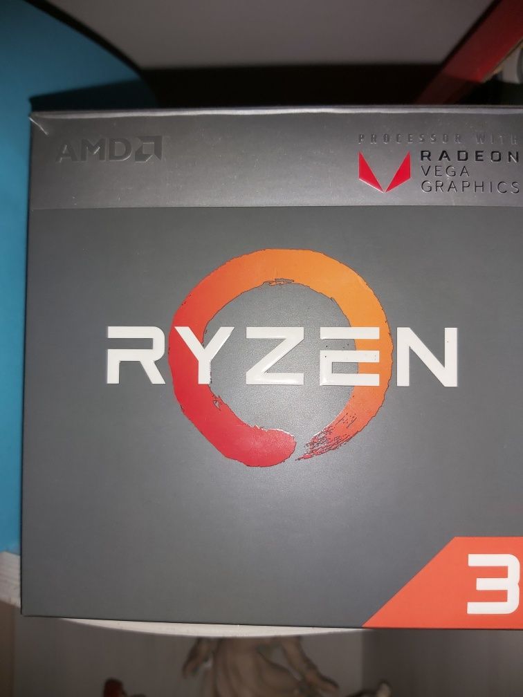 Sprzedam  procesor AMD Ryzen 3 2200g box z nowym coolerem
