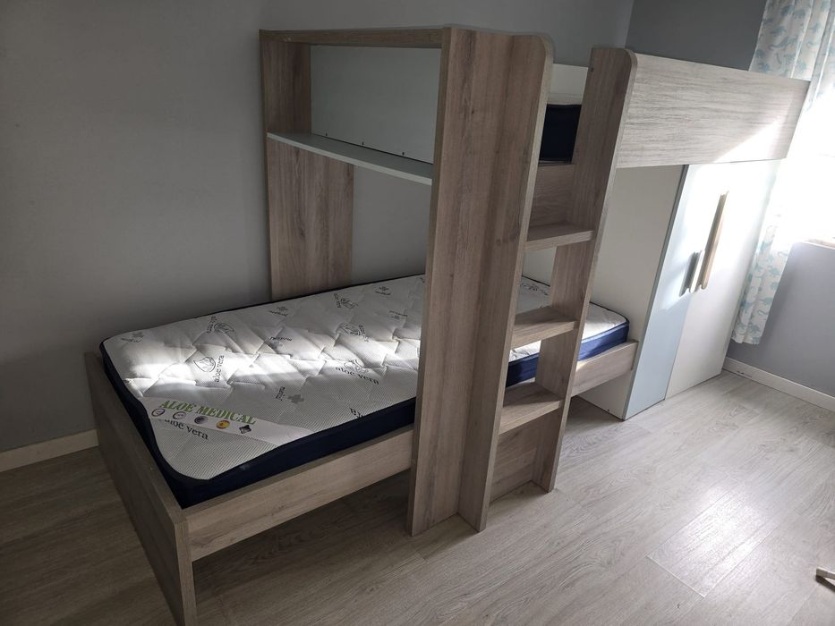 Beliche duplo com arrumação novo