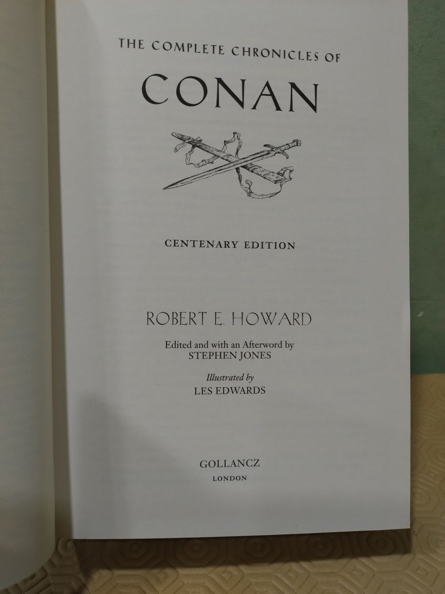 Livro capa dura Robert E Howard The complete chronicles of Conan