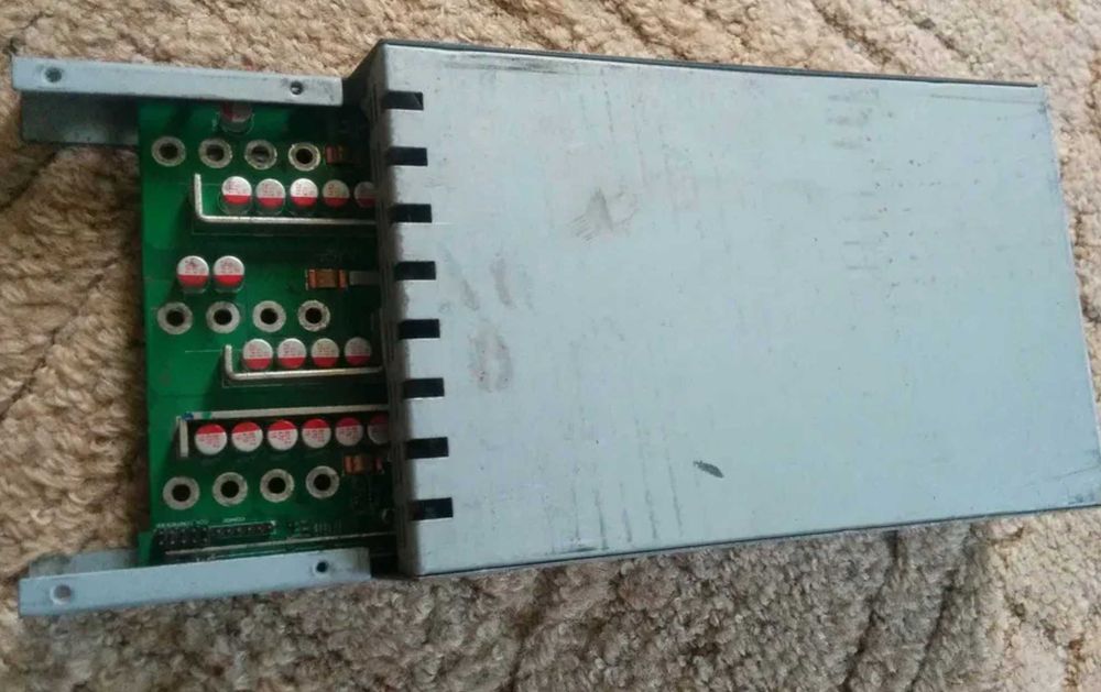 Блок живлення +13.7в 150а 2200вт під ремонт, не включається.