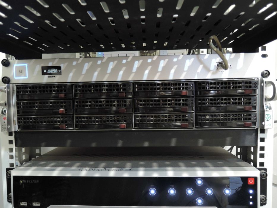 ДБЖ APC Smart-UPS, 1400 ВА