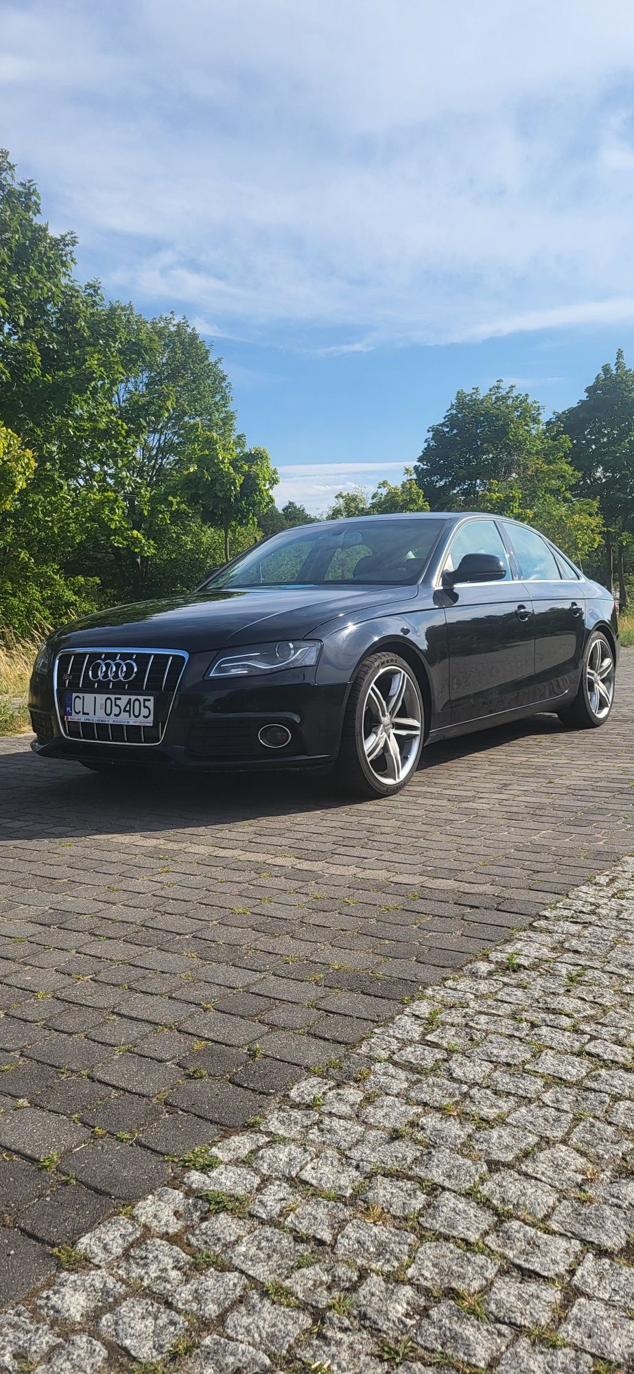 Śliczna Audi A4B8 s-line niski przebieg