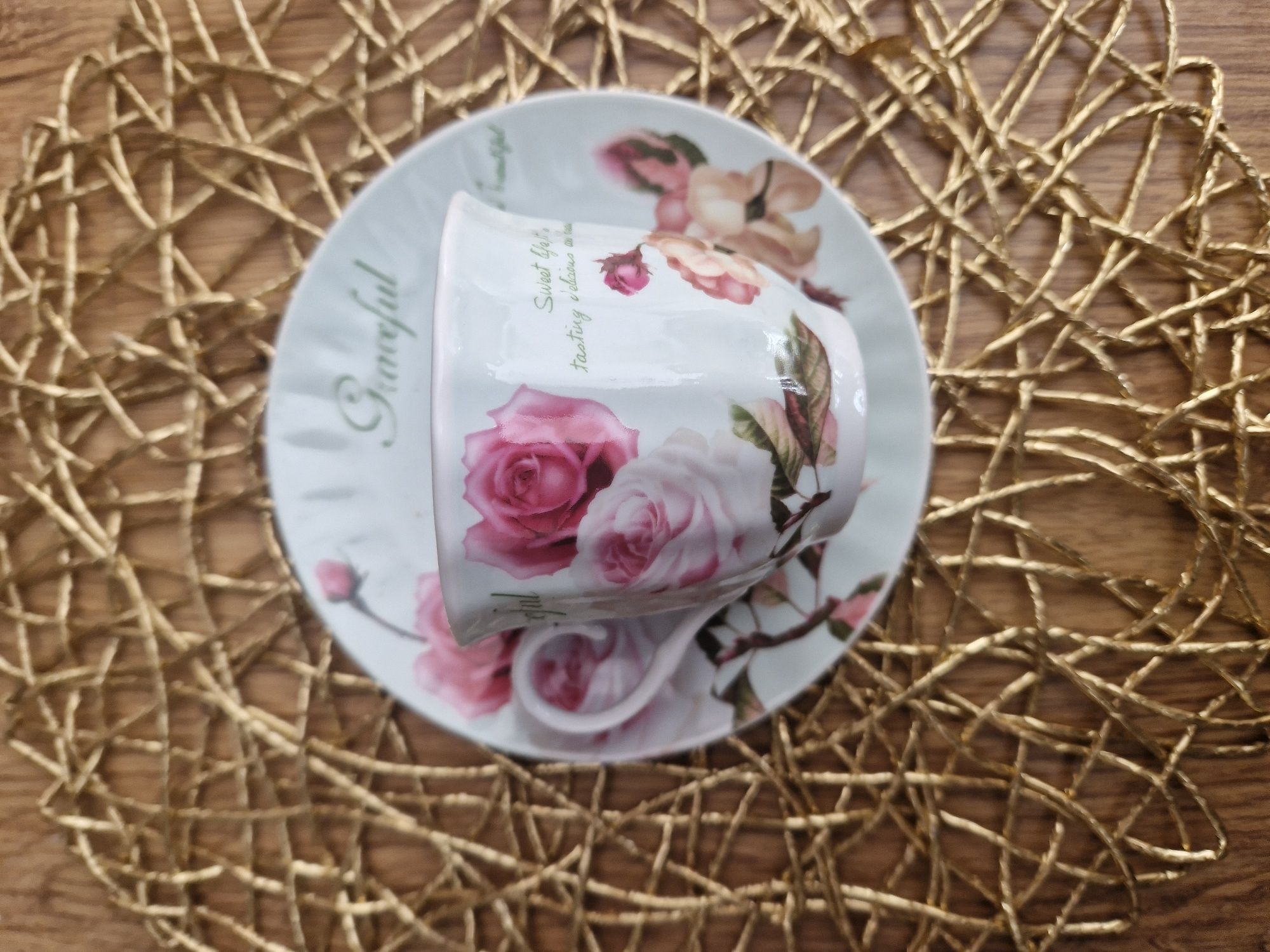 Filiżanka porcelanowa róże kwiaty w stylu boho retro vintage