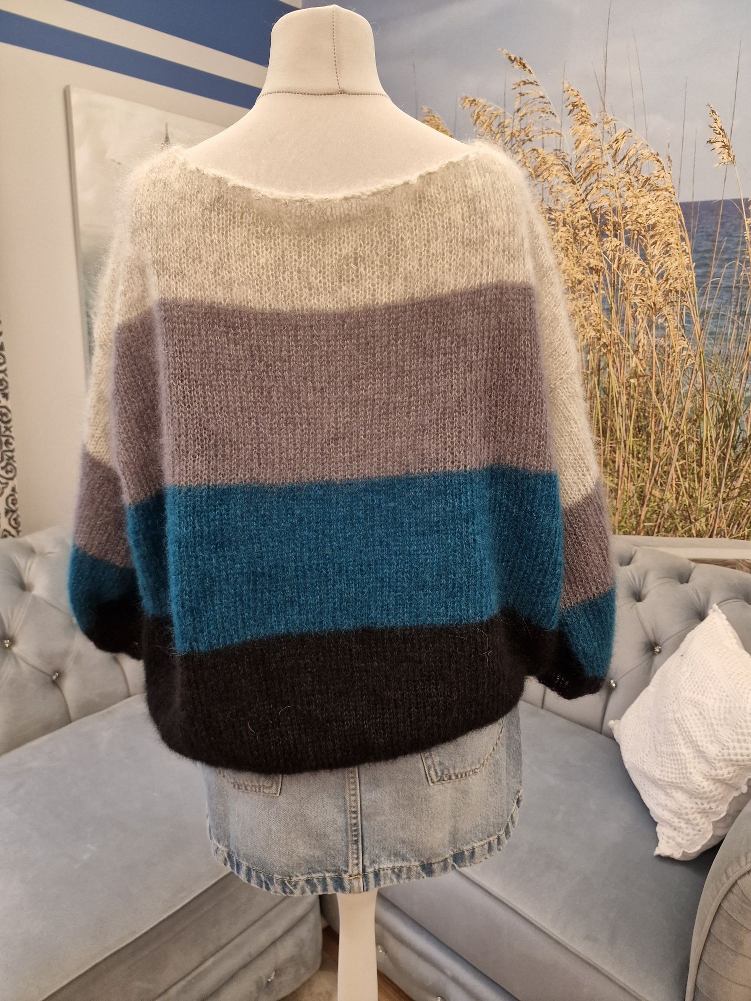 Sweter handmade w odcieniach szarości, turkusu i czerni