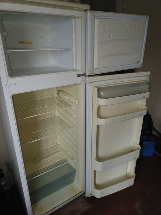 Холодильник двухкамерный