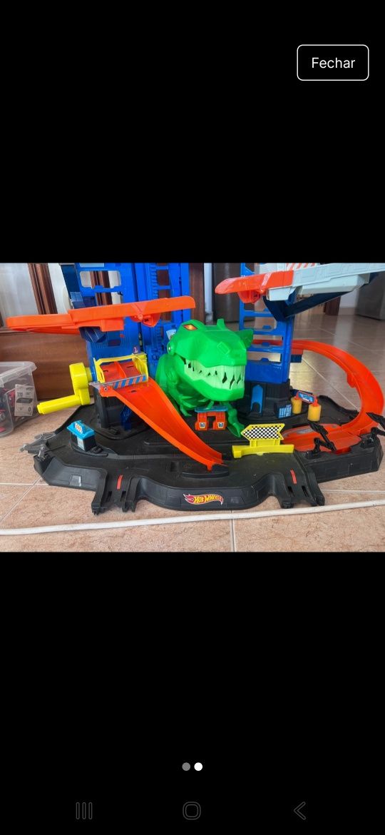 Pista hotwheels ultimate garage