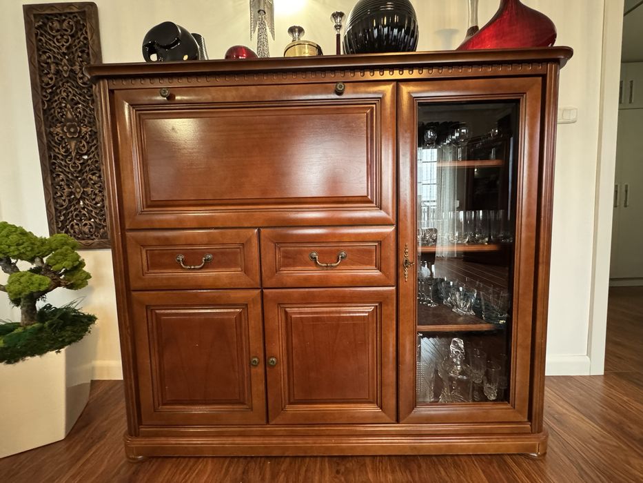 Komoda, barek, witryna z bydgoskiej fabryki mebli.