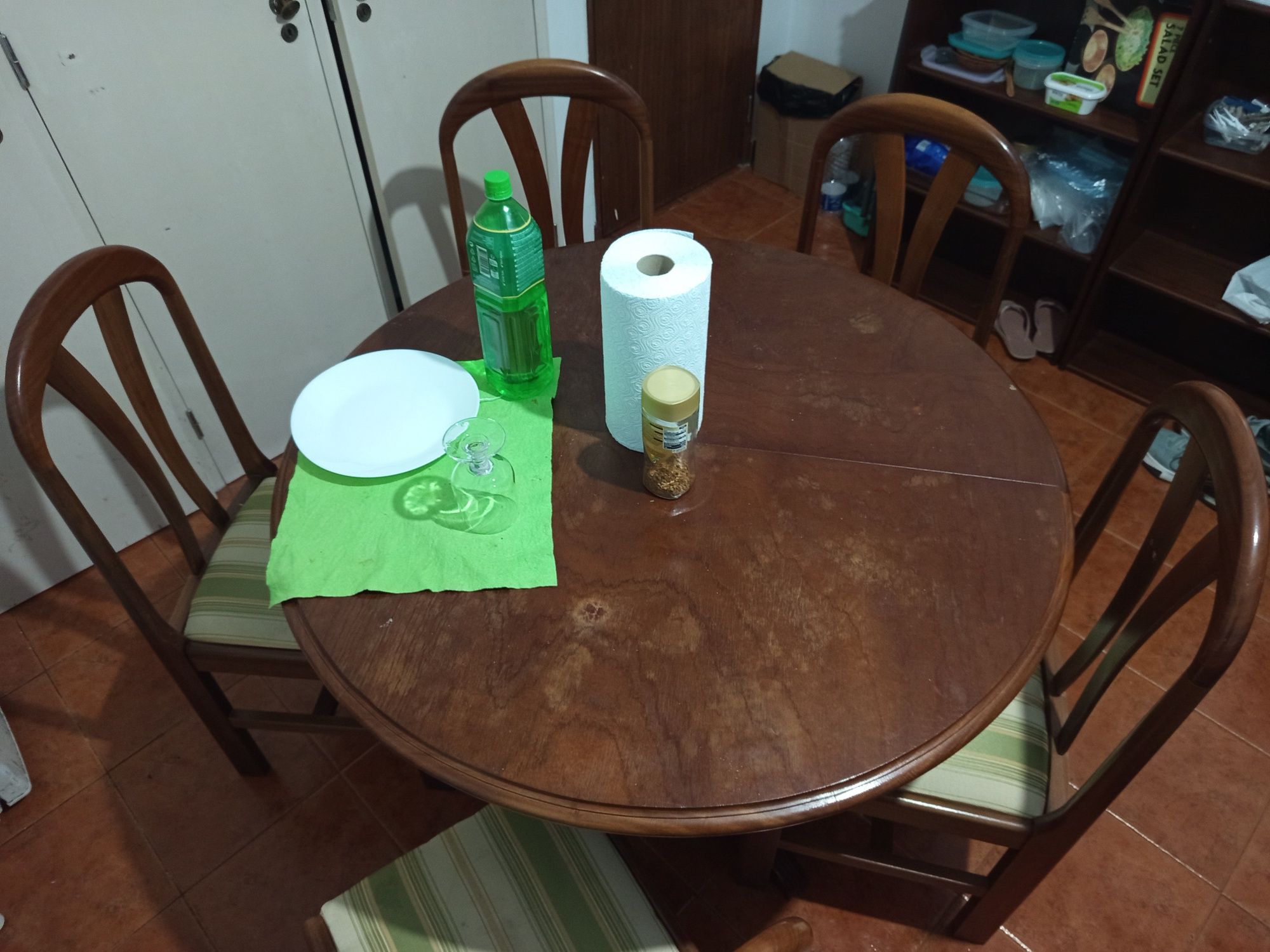 Mesa em madeira maciça