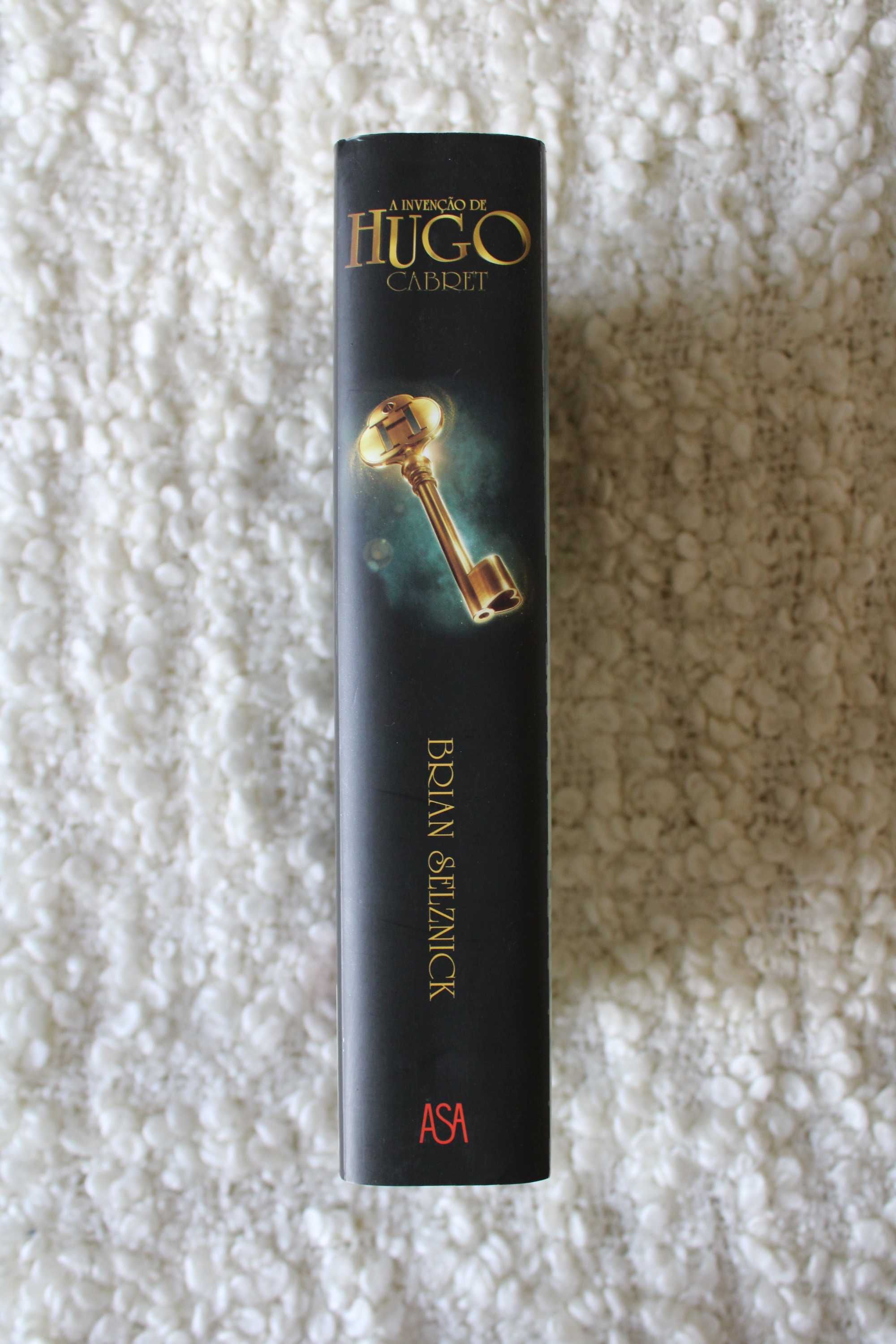 Livro A Invenção de Hugo Cabret, de Brian Selznick