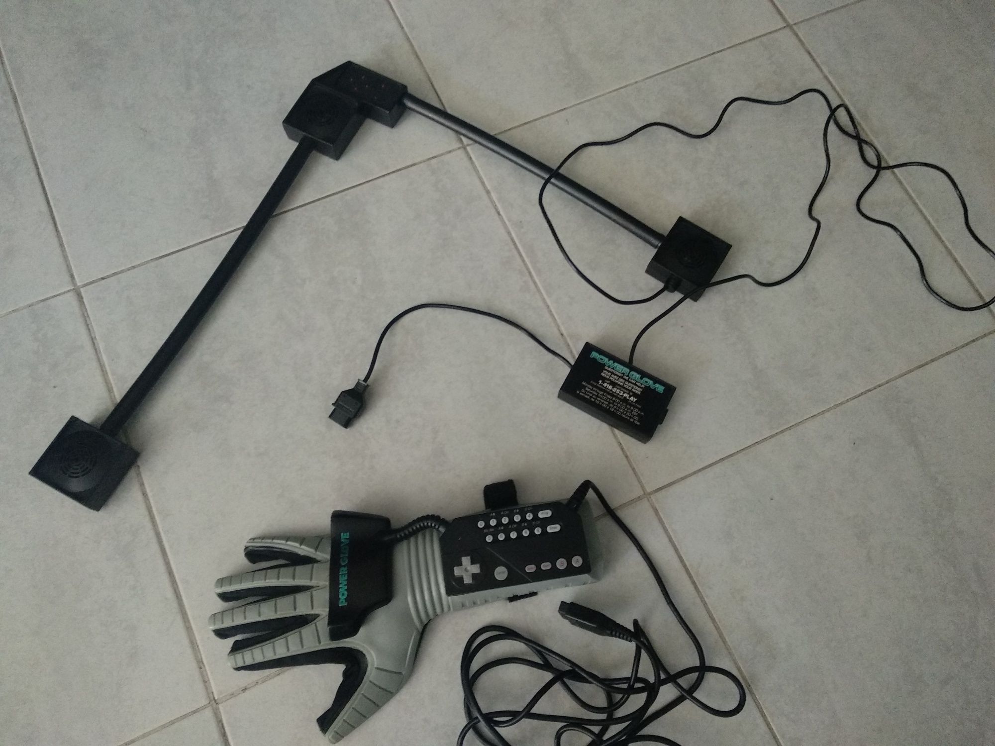 Nintendo Powerglove! Em bom estado, a funcionar!