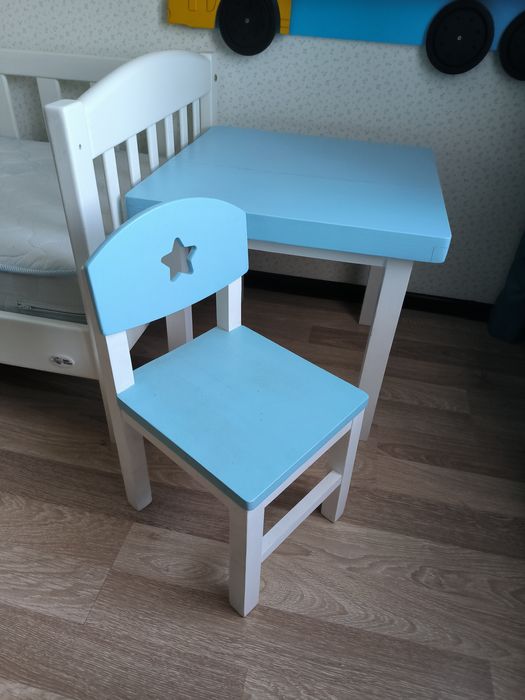 Детский стол ,стул и табуретка.