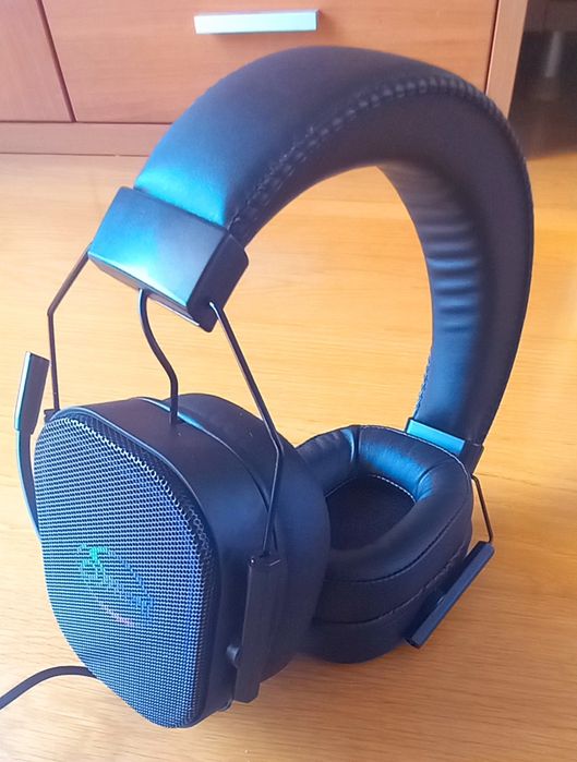 Ps4 seminova + 1 comando + 4 jogos + fones com led.64551474492163123