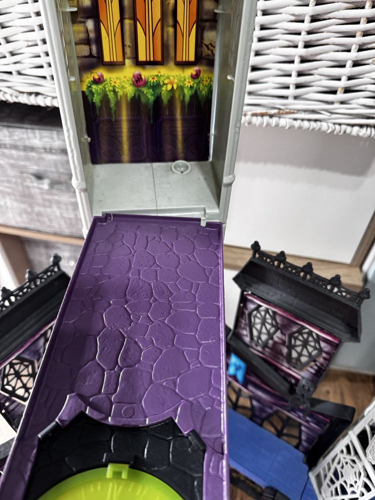 Monster High straszyceum deluxe xxl domek zamek