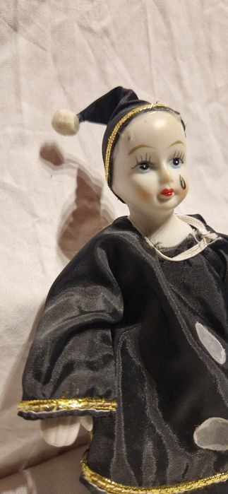 Porcelanowy Pierrot mała figurka vintage