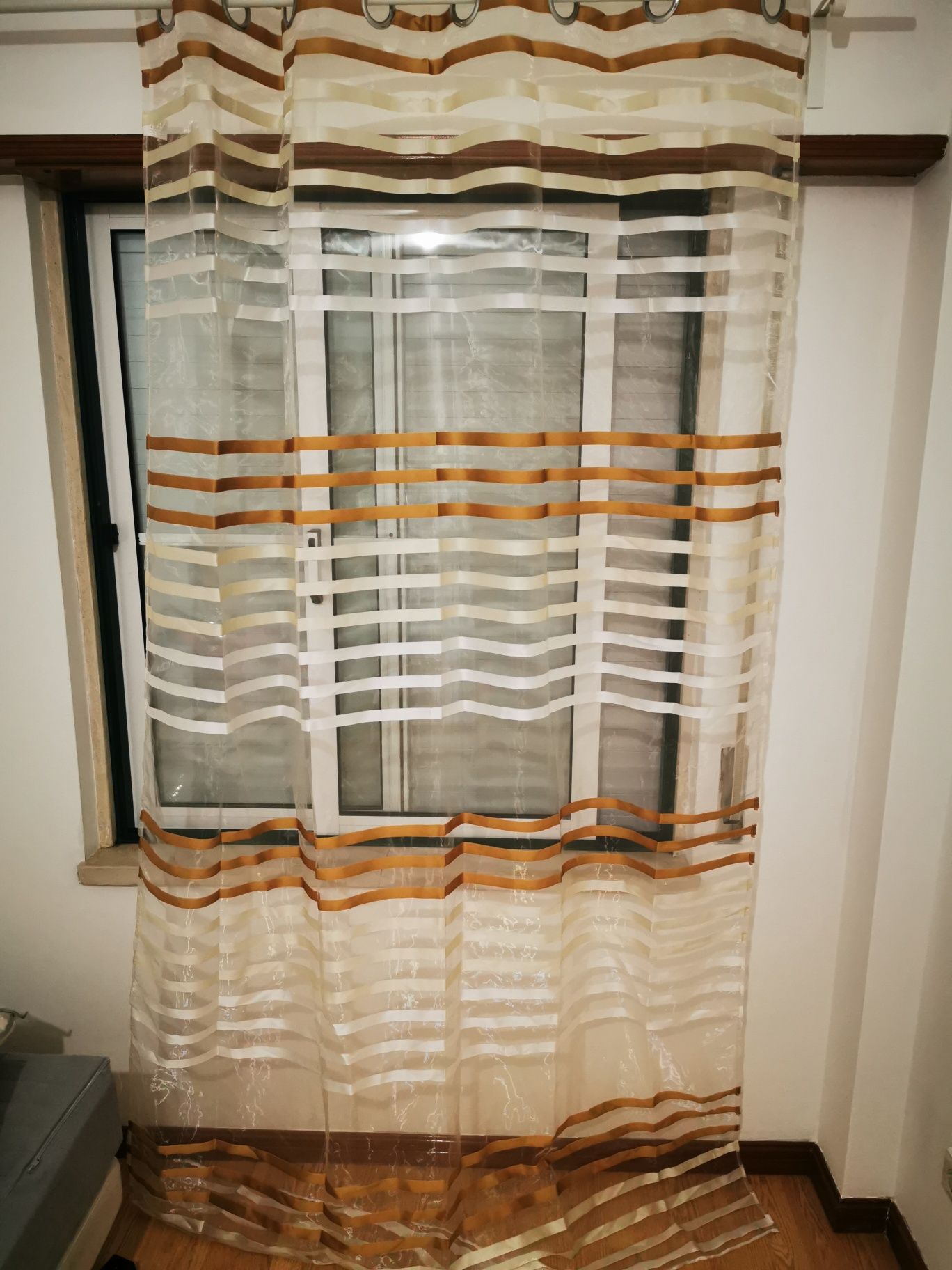 Cortinado Transparente Riscas Beje e Branco