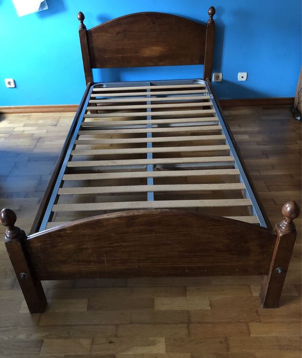 Cama de pinho 190x95cm (estrado incluído)