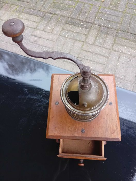 Moinho de café vintage. Funciona. Da década de 1960/1970.
Leinbrock.