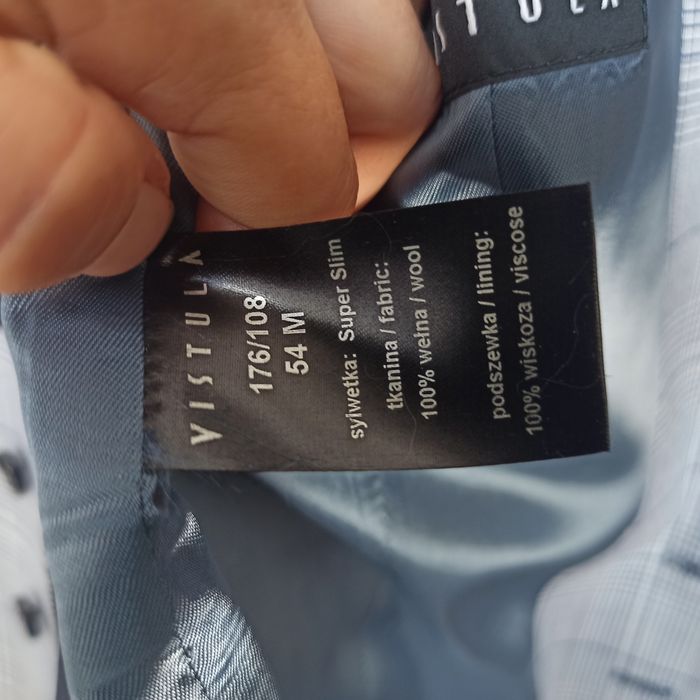 Garnitur Vistula z kamizelką, poszetką, paskiem oraz pokrowcem