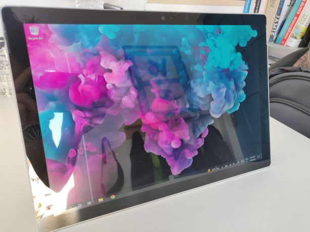 Microsoft Surface Pro 2017 - i7 7660U, 8GB Ram, 256 GB Memória Interna