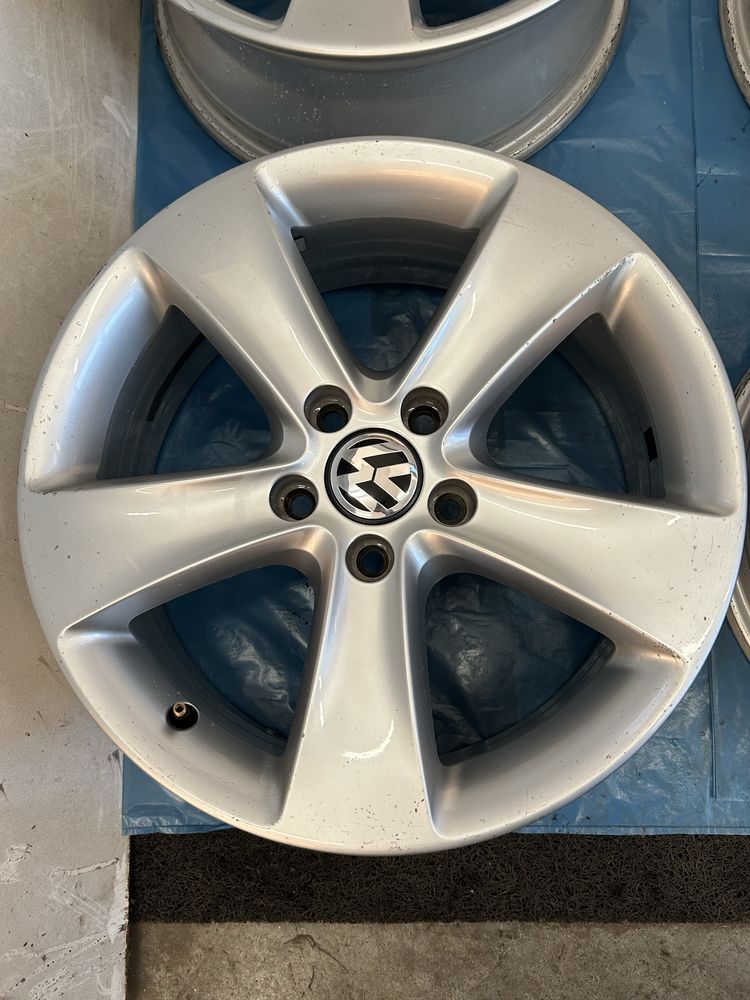 172 Felgi aluminiowe VW Volkswagen R 17 5x112 Ładne