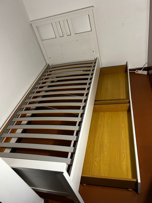 Cama solteiro com gavetas