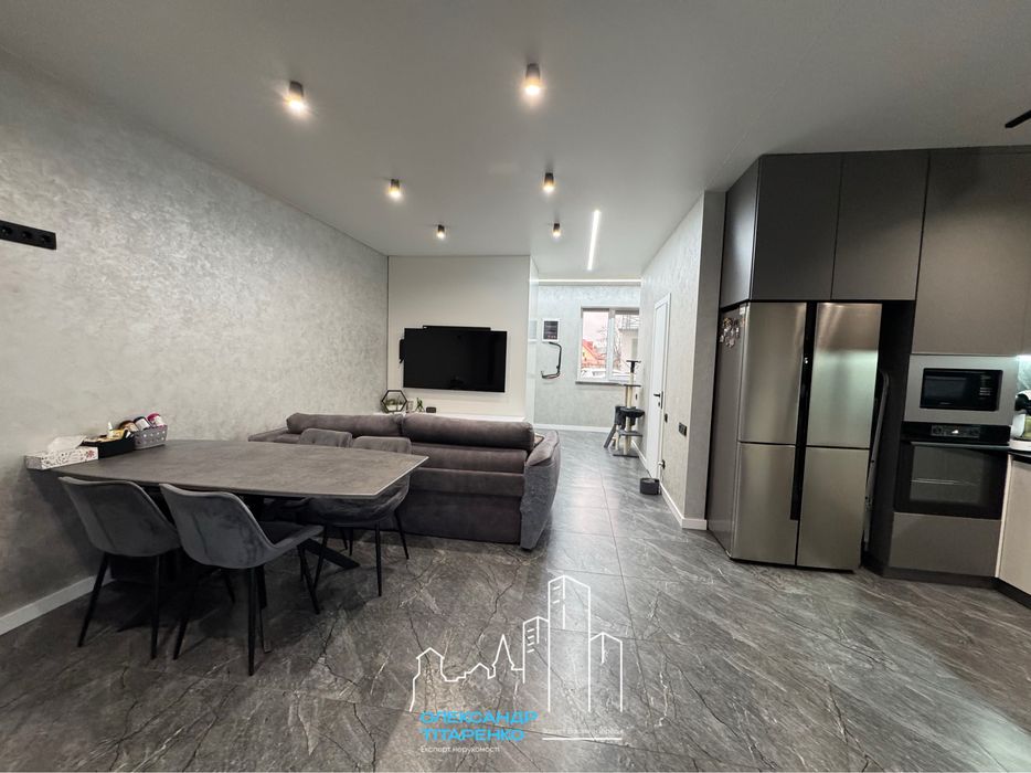 Сучасний котедж з ремонтом на МІКРОРАЙОНІ