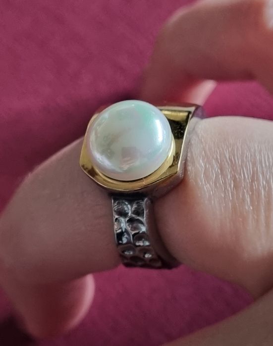 Anel bicolor, em aço, com uma pérola. T17