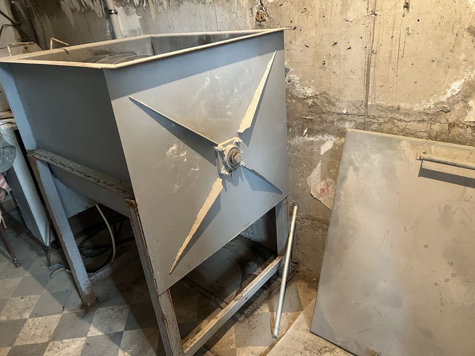 Продам змішувач 1 куб